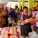 Ratusan warga di Situbondo terima bantuan sembako dari perusahaan