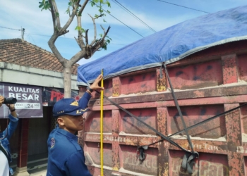 Dishub dan Satlantas Ponorogo razia kendaraan angkutan barang