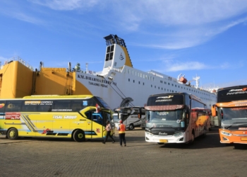 Puluhan armada bus operasional IKN dikirim dari Tanjung Perak