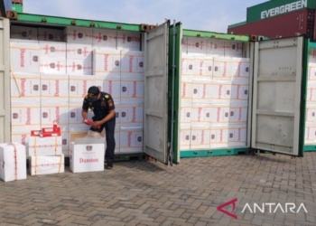 Bea Cukai gagalkan penyelundupan rokok 16 kontainer asal Uni Emirat Arab