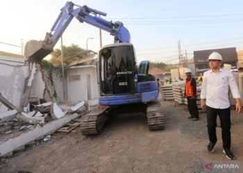 Urai kemacetan, Pemkot Surabaya lebarkan Jalan Raya Menganti