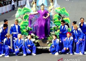 Raisa dan Tiara Andini tampil di Grand Jember Fashion Carnival