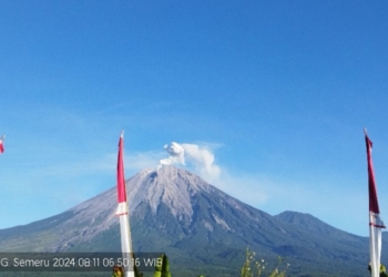 Gunung Semeru kembali erupsi dengan letusan setinggi 600 meter
