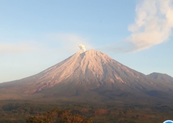 Semeru kembali alami erupsi dua kali pada Jumat pagi