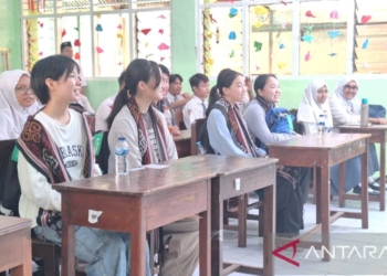 Lima pelajar asal Jepang belajar di MAN 1 Lamongan