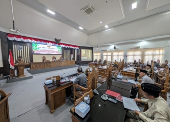 Rapat Paripurna DPRD Ngawi Bahas Perubahan APBD 2025 dan Raperda PRLB