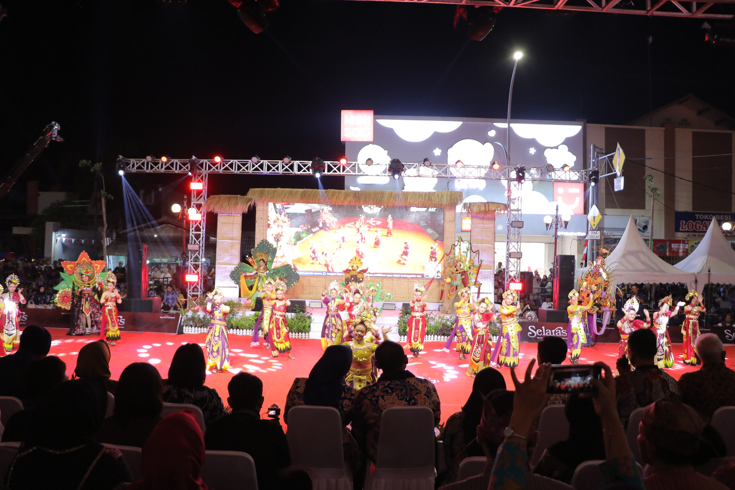 Ngawi Specta Carnival 2025 Sukses Digelar, Sajikan Harmoni Pertanian dan Budaya