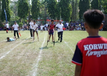 Peringati Bulan Bung Karno, Ratusan Pelajar Meriahkan Festival Olahraga Tradisional di Ngawi