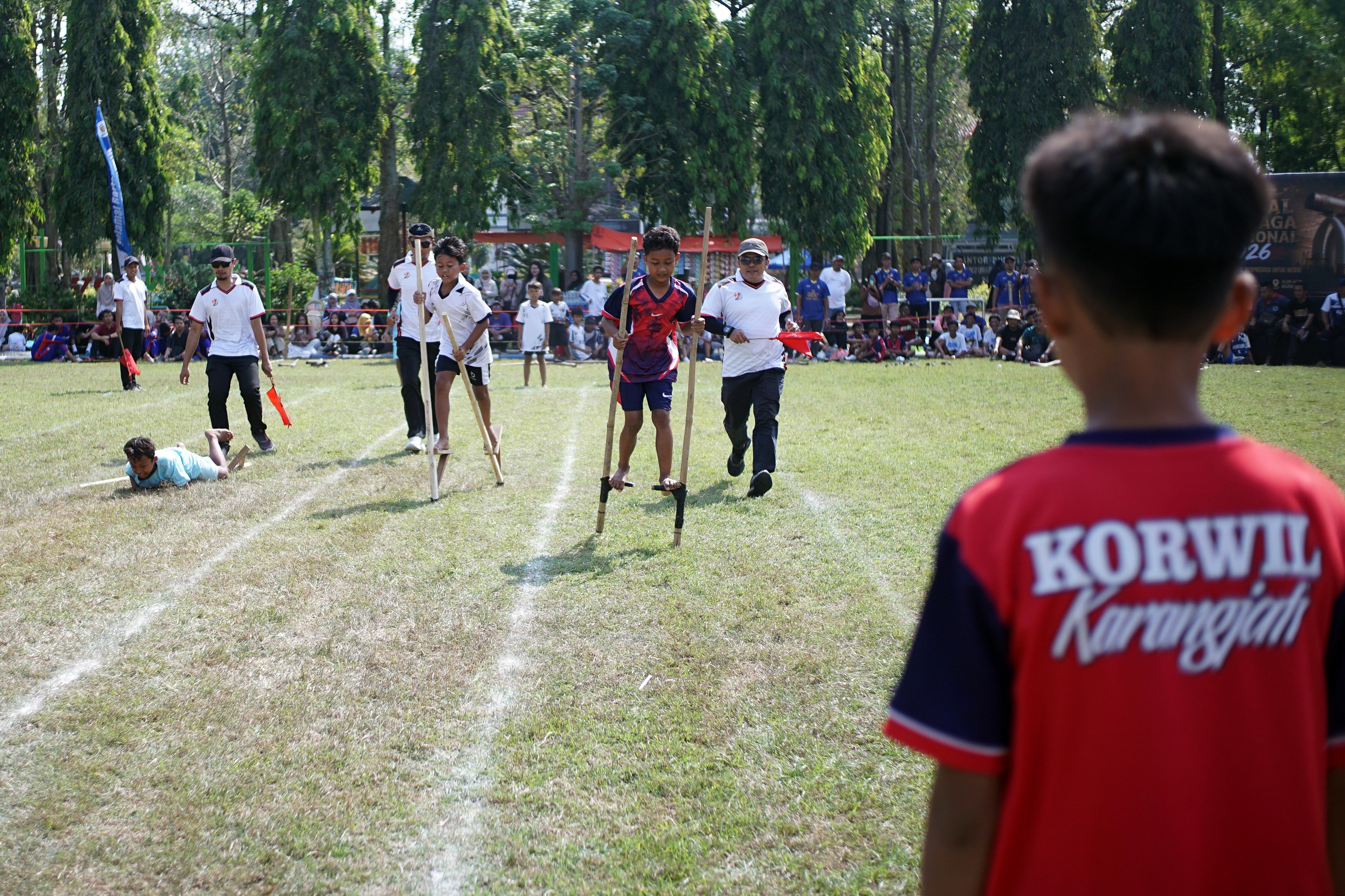 Peringati Bulan Bung Karno, Ratusan Pelajar Meriahkan Festival Olahraga Tradisional di Ngawi